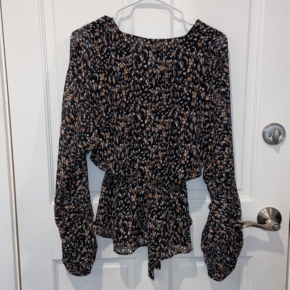 NWT. Express Blouse. Size Small. Tie In Front & Raunched Waist For Slimming Fit. - Picture 8 of 8